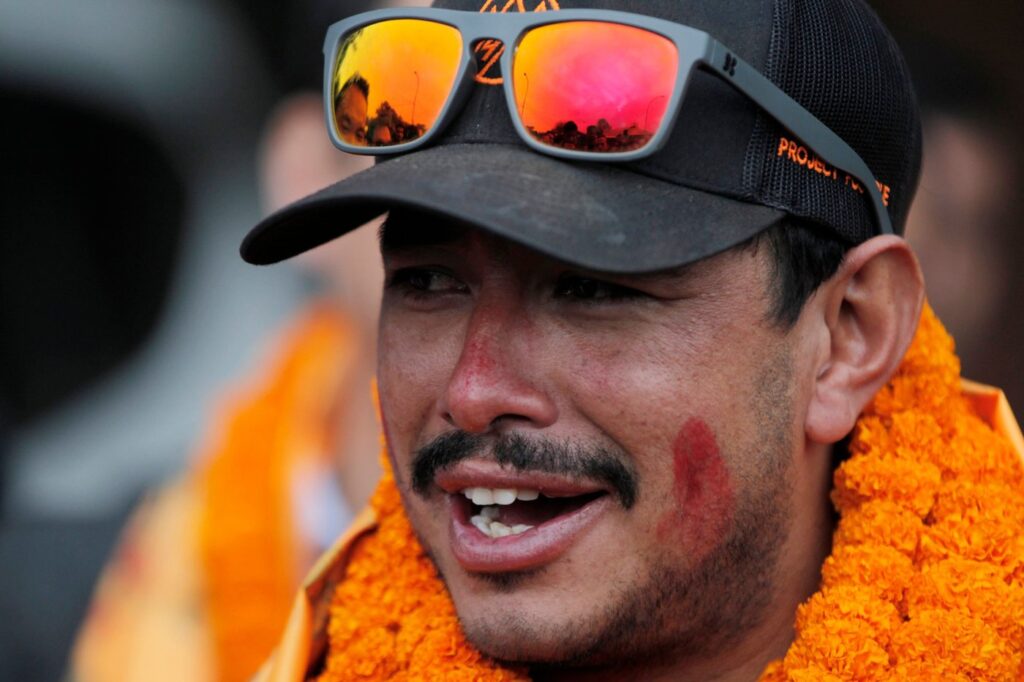Tragic Avalanche Claims Lives of Renowned Climbers