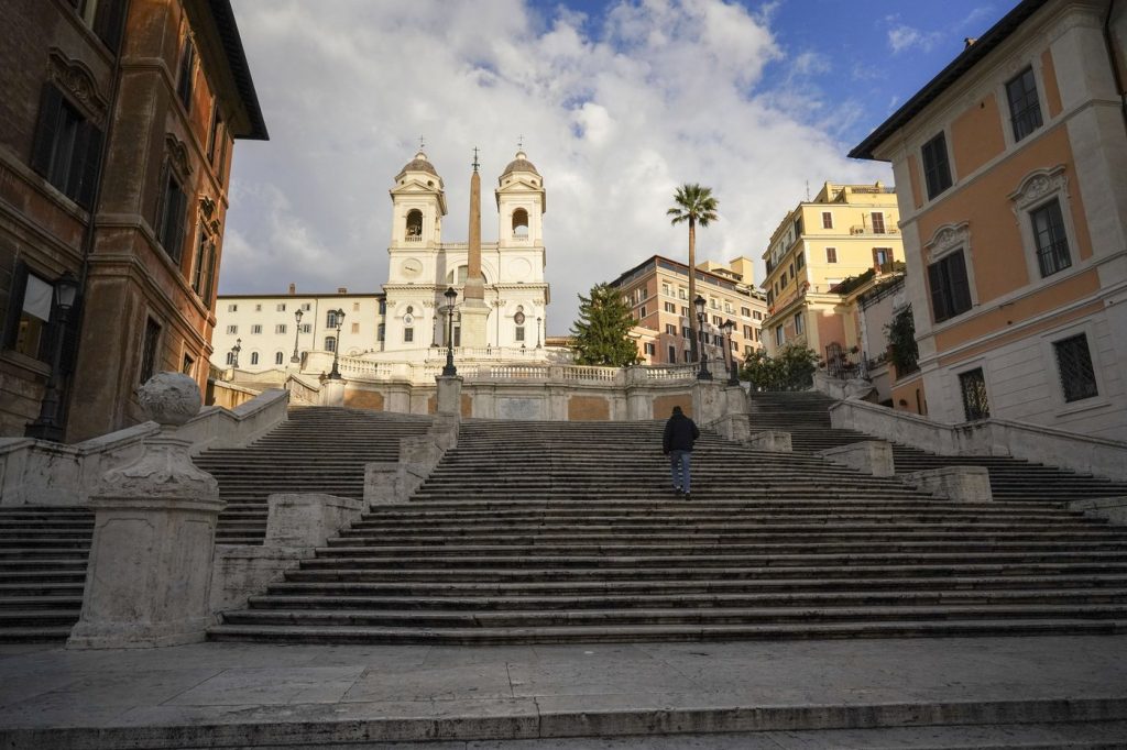 80-Year-Old Driver Stuns Rome by Going Down Spanish Steps