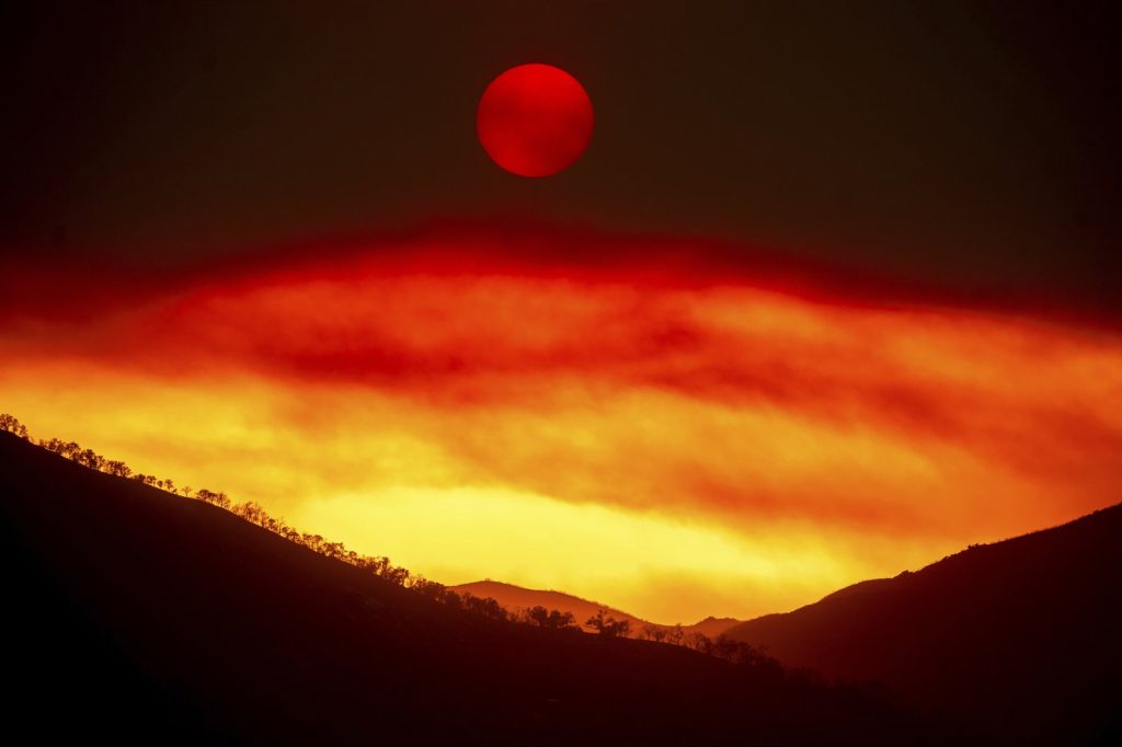 Massive Gifford Fire Threatens 800 Structures in CA