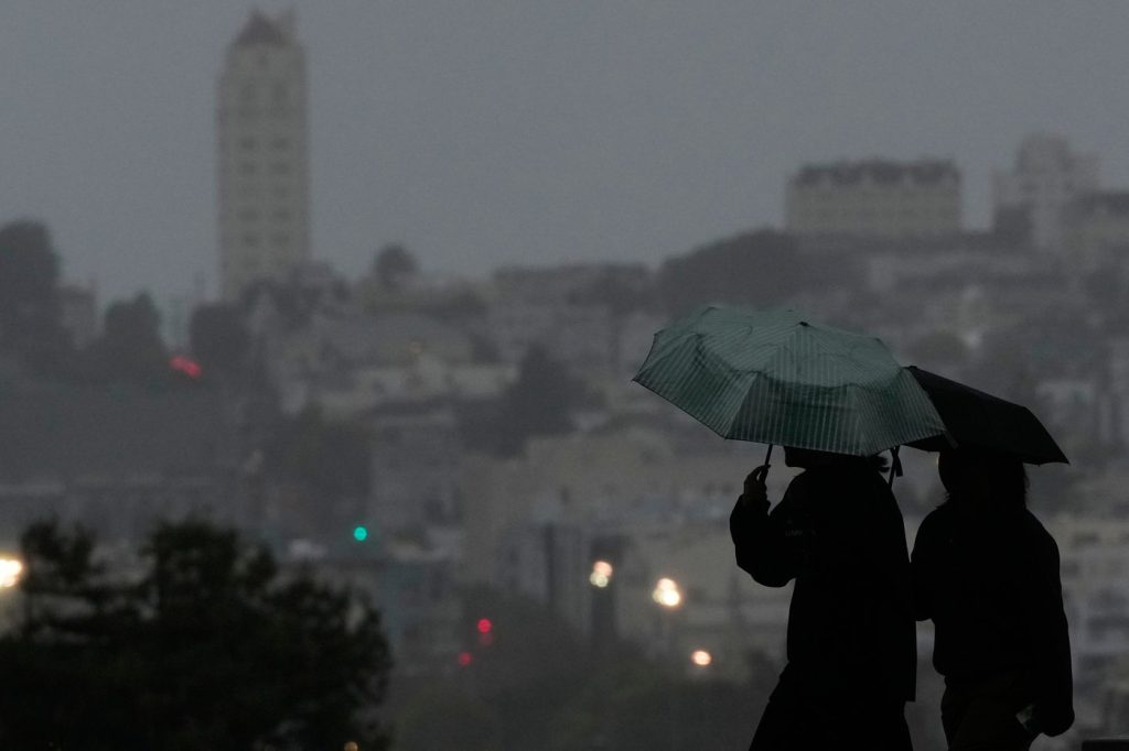 California Braces for Christmas Storms: Travel Warned