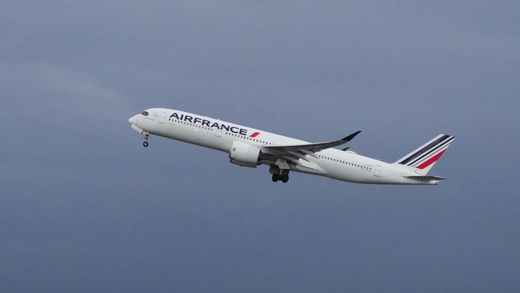 Airlines Suspend Flights Amid Rising Tensions in the Gulf