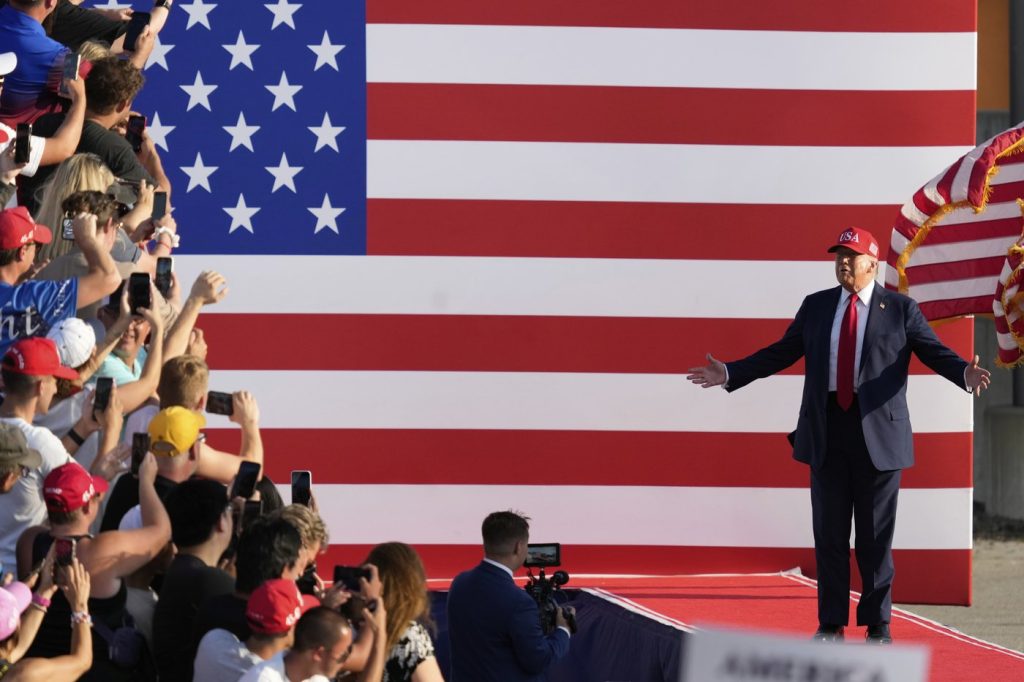 Trump Proposes UFC Match at White House for 250th!