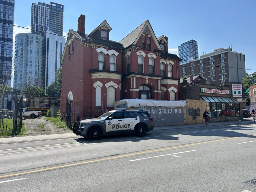 Man Stabbed Near Sherbourne and Dundas, Suspect Arrested