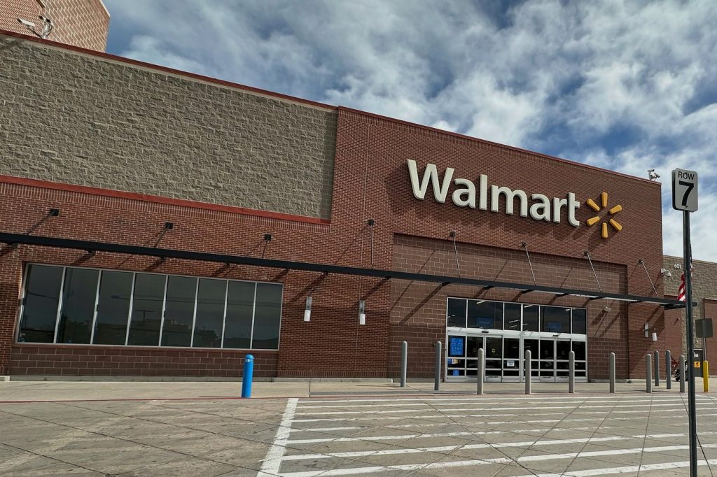 Trump Pressures Walmart Over Tariff Price Hikes