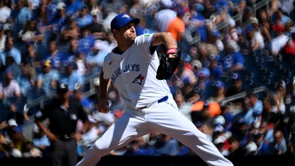 Blue Jays Edge Brewers 8-4, Avoid Sweep